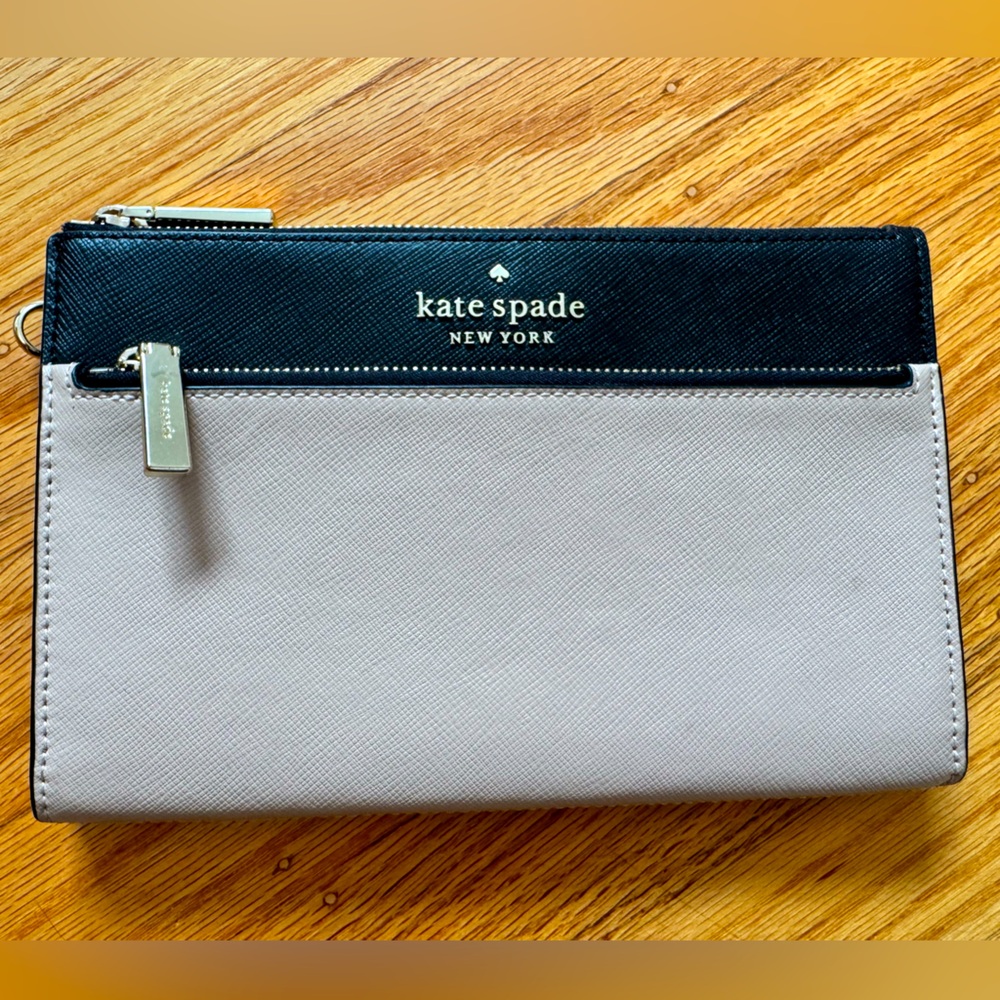 Kate Spade wristlet/wallet ♠️